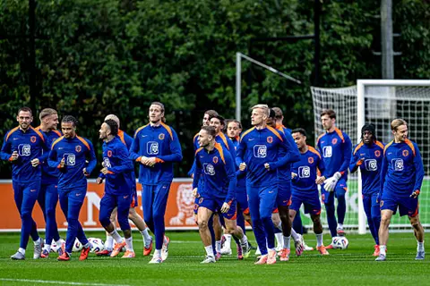 تصفيات كأس العالم.. الإصابة تصطاد لاعبا من منتخب هولندا